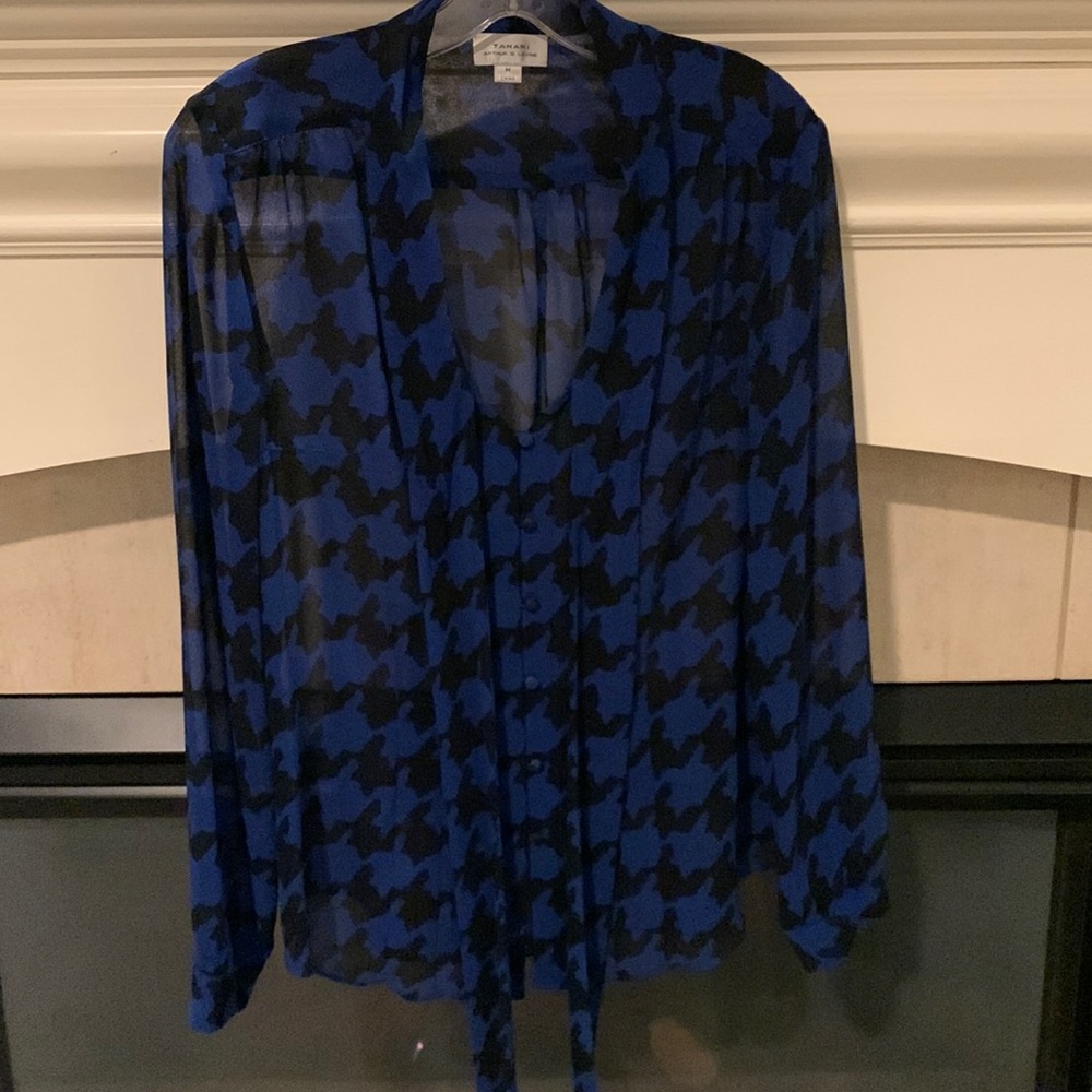 Tahari, button up Blouse